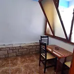 Q Bay Vendégház Qeparo