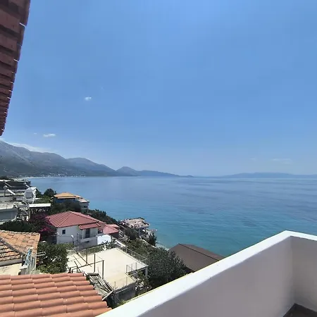 Q Bay Vendégház Qeparo