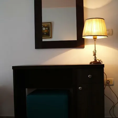 Q Bay Qëparo