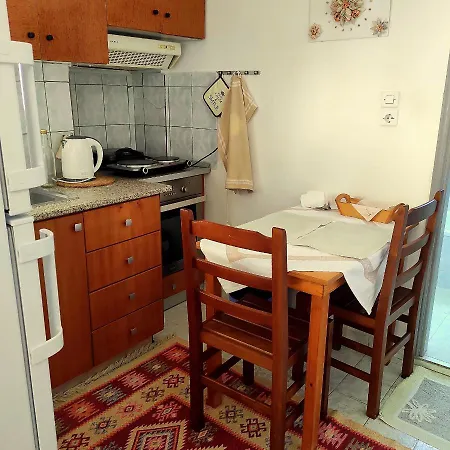 Guest house Q Bay Qeparo
