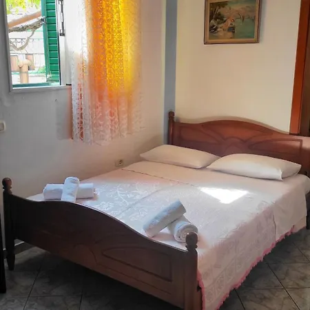 Guest house Q Bay Qeparo