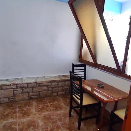 Q Bay Guest house Qeparo
