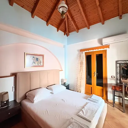 Q Bay Guest house *