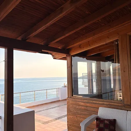 Q Bay Guest house Qeparo