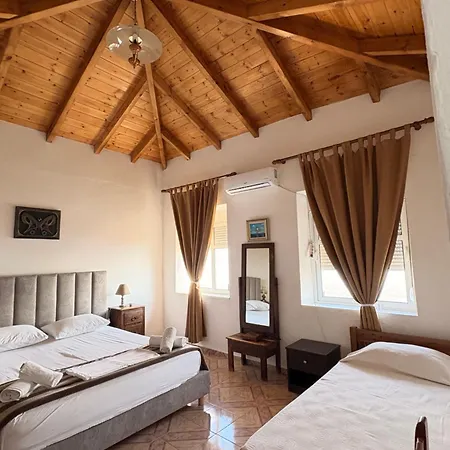 Q Bay Guest house *