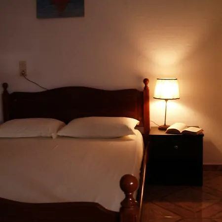 Guest house Q Bay Qeparo