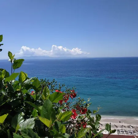 Q Bay Guest house *