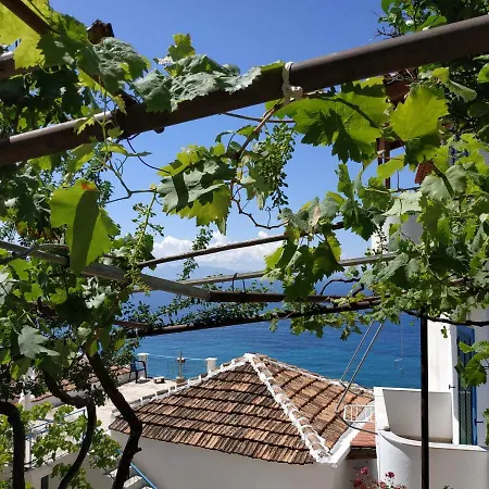Q Bay Guest house Qeparo