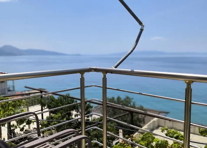 Affittacamere Q Bay Qeparo